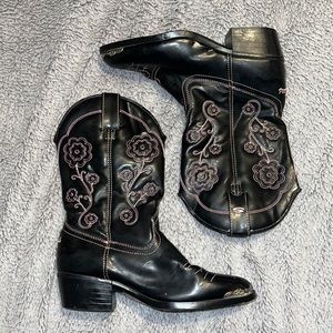 Cowgirl boots size 3